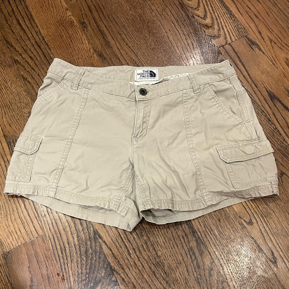 North Face Women’s size 8 khaki shorts